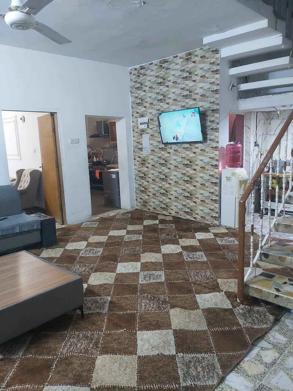 بيت البيع ١٥٠ متر ام نجم مقابل مدرسه مالك الاشتر طابق ونص ***********
