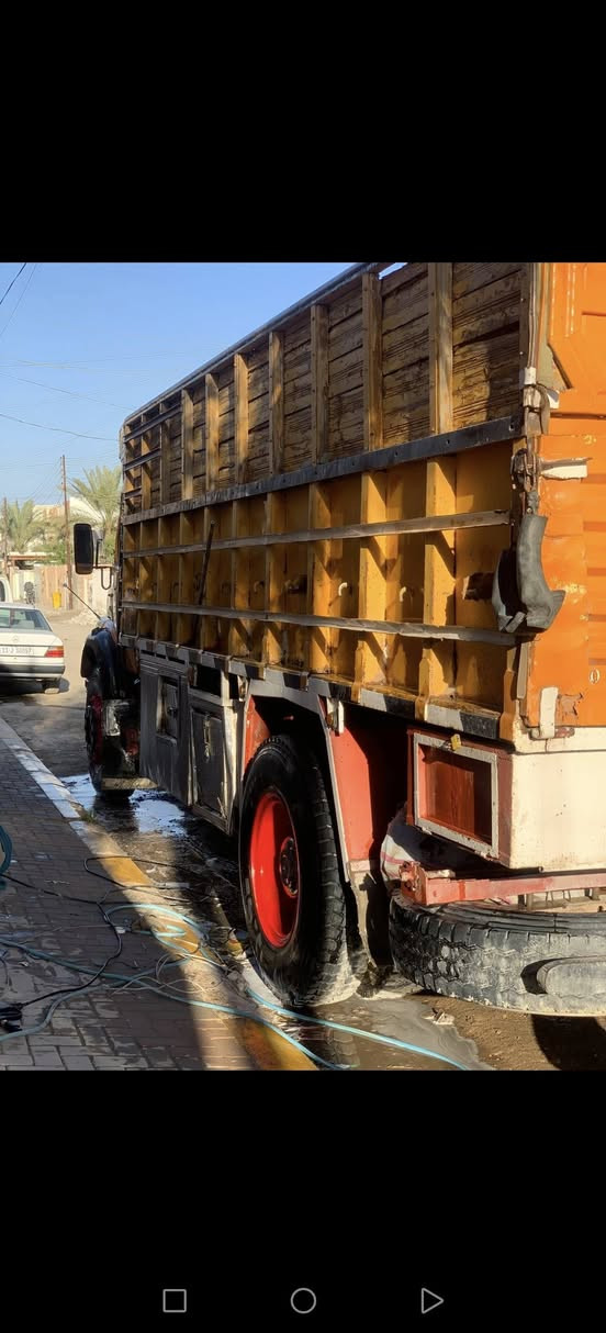 السلام عليكم اقجم موديل 67 ومحدث كلة 82 من قمارة وكسل وفرندكسل وكيرهة 111 دكمة جديد ومكينتهة جديدة وتخم تاير جواهة حجري وشرط التحويل بسامينة والسعر 25 مليون والشراي خل يتصل عل هاذة الرقم ***********
