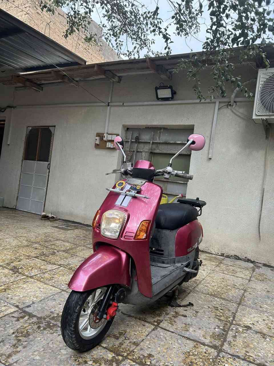 ماكس بوليسي للبيع دراجه مكفوله برغي واحد ما مفتوح بيه دراجه كله بلاد كلشي شغال بيها سلف هندر اشاير لايت امامي خلفي عداد سرعه عداد بانزين كلشي شغال اي نقص مابيه دراجه كله ختم واحد مكينه كفرات وشاصي ختم واحد سعر دراجه 950 الف مكاني البصره المعقل رقم (***********)
ملاحظه: كفرات دراجه الاصليه اليابني لون سمائي 
الي بل دراجه تجاري فيتنامي مختمات
