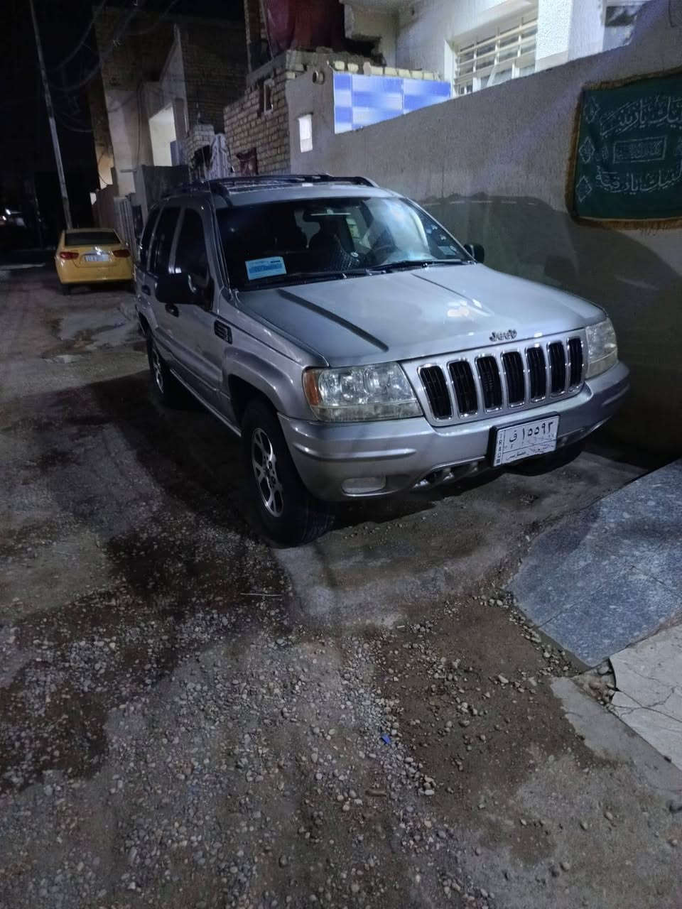 سلام عليكم للبيع جيب شيروكي موديل 2000 محرك بلادي 6 تبريد تخم تاير جديد سنترلوك كهربائيات بيه كير محول على نمر ثالث وبس السعر 65وبيه مجال والشراي يدلل***********
