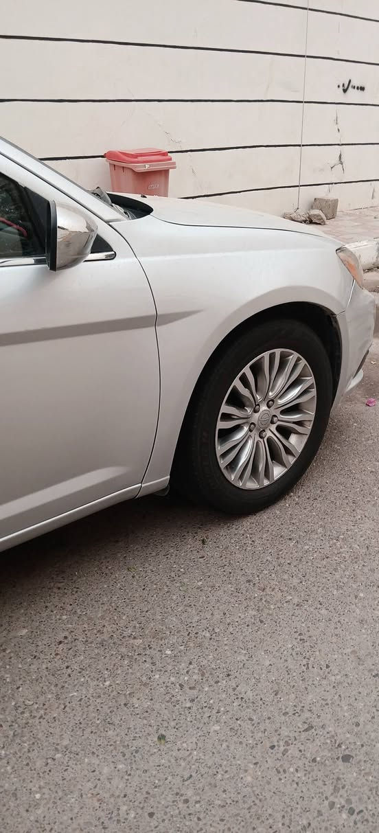 للبيع بلقسط او مراوس حسب القناعه C200 موديل ٢٠١٢ فول عدا البصمه كير محرك تبريد تحويل  مصبوغه حزام بدون دواخل بيها طخه بسيطه بلصندوك محرك ٦ سلندر السعر ٩٥ مقدمه ٤٥ والباقي كل شهر ٣ ورقات  الخاص مفتوح مكان السياره الرمادي للاتصال ***********
