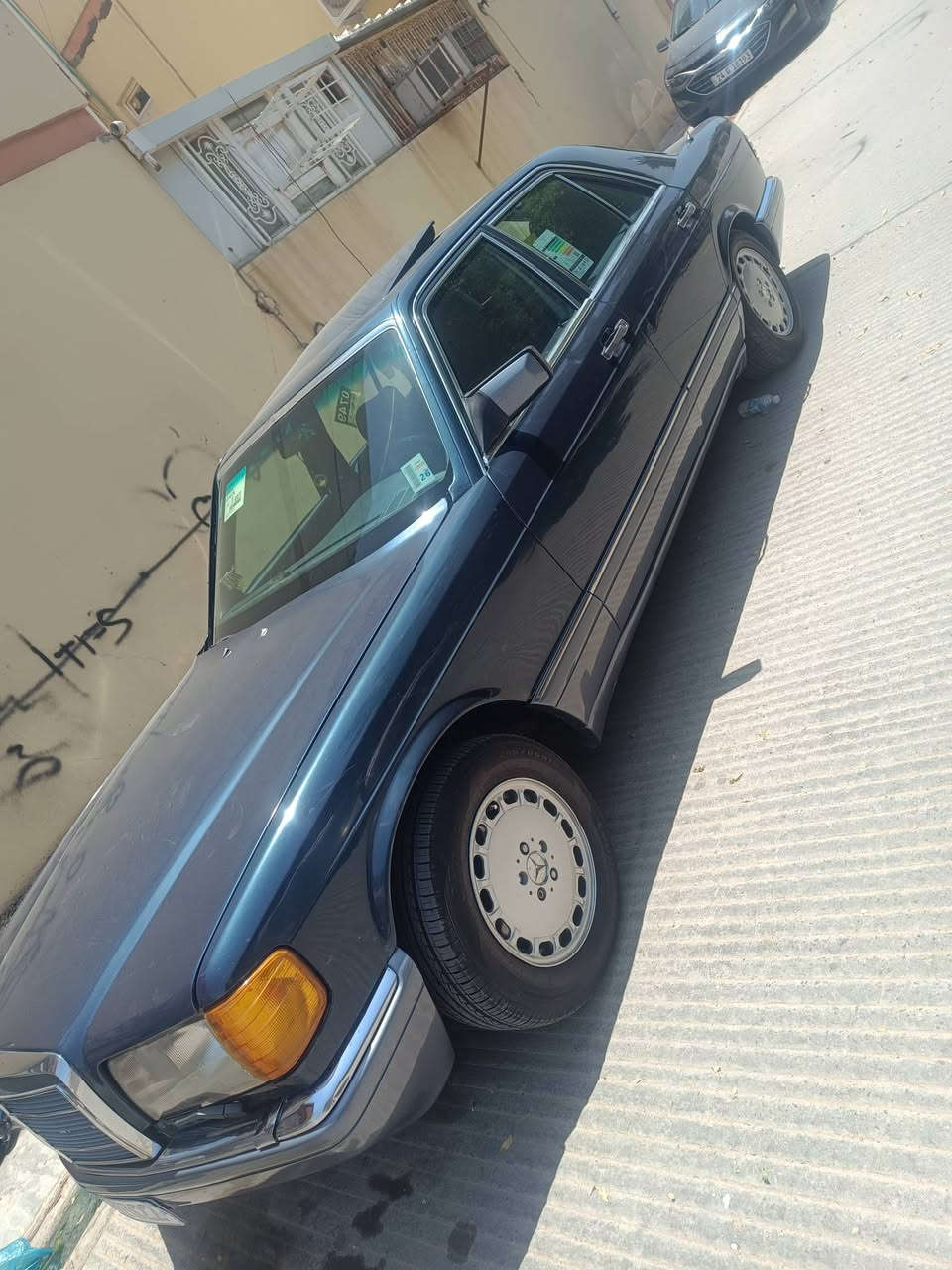 سلام عليكم مارسدس سي 300 رئاسي كلهه بلاديه تبريد ويا السويج مكينه وكير وحداديه وغرفه وكشر كله لوك بيع او مراوس حسب القناعه ***********
