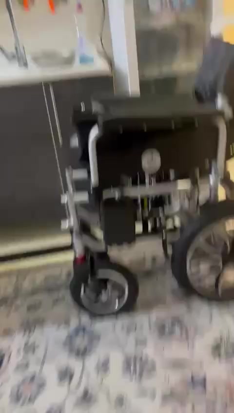 كرسي كهربائي للبيع جديد ممستعمل بالكارتون 
مكلف بالنشر الاتصال ***********
السعر أقل بكثير من السعر بالسعدون ..مكاني بغداد الكرخ
