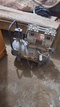 كمبريسر للبيع نضيف  ٠٧٧٠٠٧٥٤٠٣٤