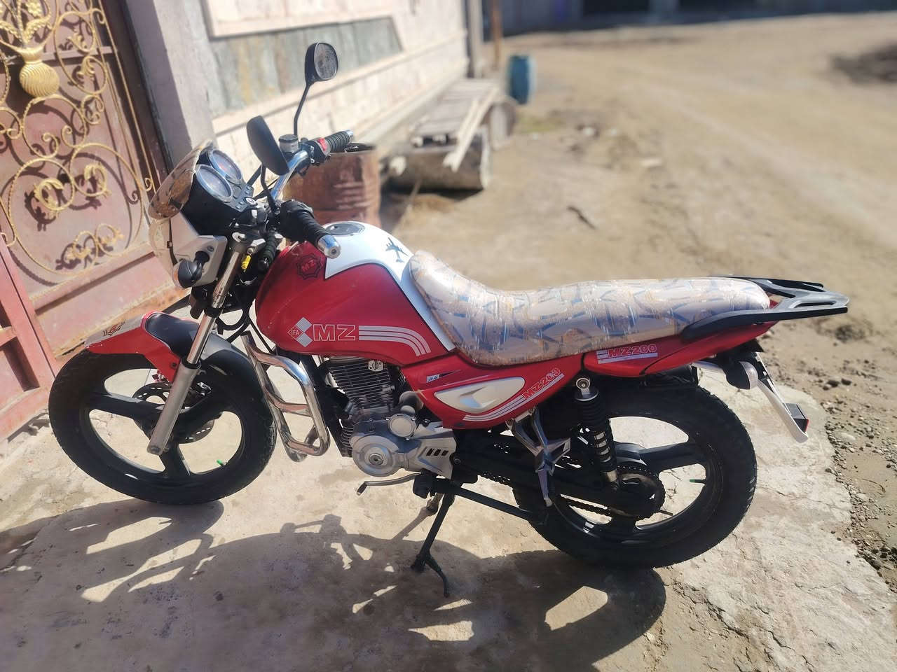 السلام عليكم دراجهmz للبيع محرك 200 فول شلعه موديل 2020 دراجه جديده كلش تايرات جدد دبلات جدد كهربايات جدد السعر 950 وبيهه مجال للاتصال ***********
