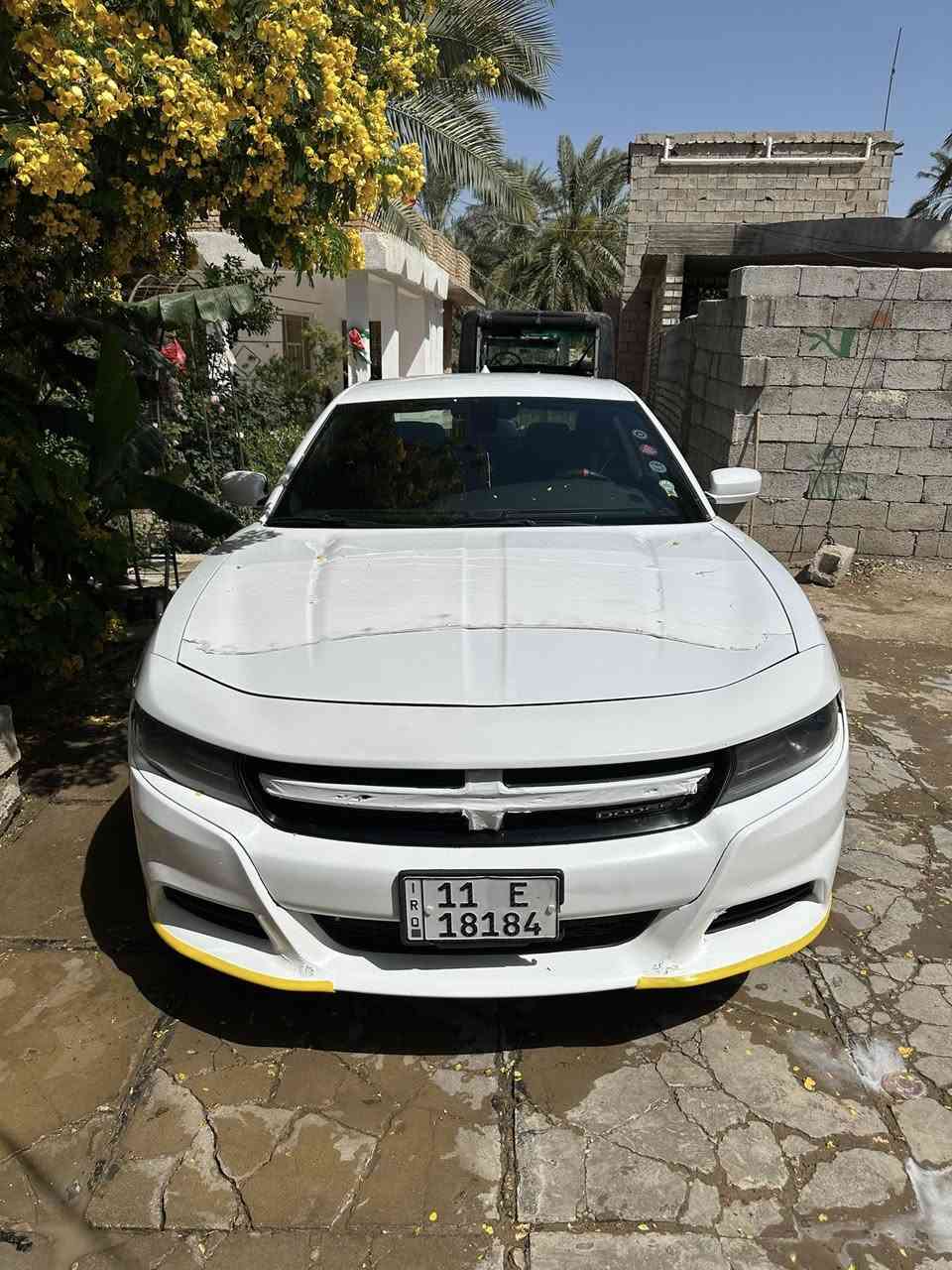 السلام عليكم جارجر للبيع موديل 17 SXT رقم بغداد اصل اصل اصل باسمي مداور ثاني يوم  كامله مكمله الربع  دينار اذا صرفت عليهه اني خساره 
شاشه جبيره 
غرفه مخمل 
كشن حضن
تبريد ثلج
السياره بيهه قطعه وحده جملغ الامامي اليمنه بدون  دواخل
ترايك وين متريد ***********
