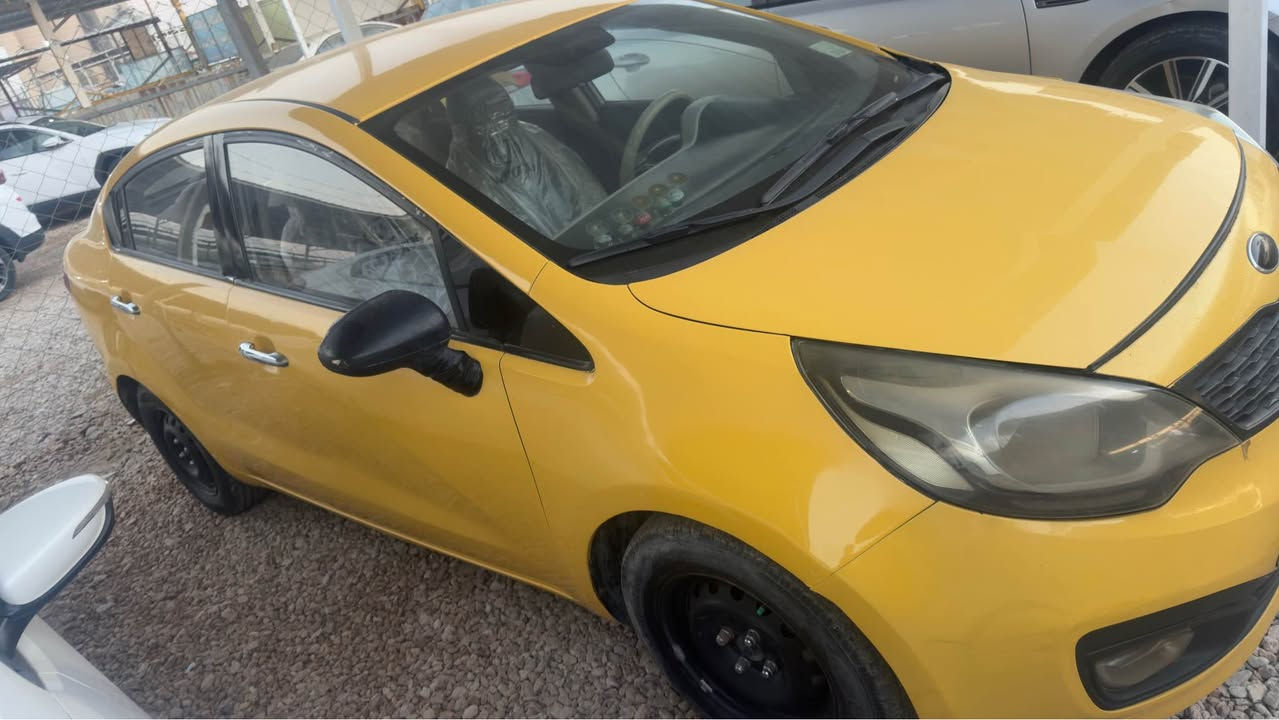 كيا ريو 2014 خليجي 1600 
رقم مثنى انكليزي 
سنويه لل29
بيه ضربه بل البنيد  ومصلح نفسه  جهت السايق بدون دواخل بدون ارباك 
كير حداديه مكينه تبريد  باتري تايرات كله تمام 
السعر 85 وبيه مجال بسيط 
العنوان / ديوانيه مركز 

*********** ديوانية, القادسية
