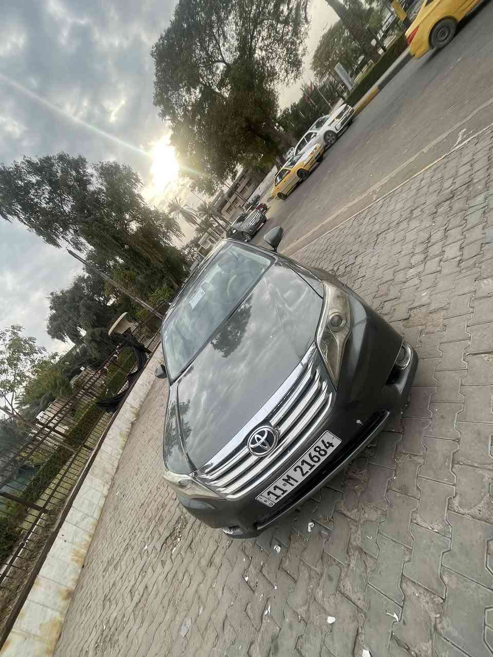 للبيع فقط
تويوتا افلون 2011 امريكي 
ماشيه 200 حادثها من امريكا باب السايق 
السياره لمتدد فول مواصفات فتحه بصمه كشن كهرباء 
داخل ابيض 
السياره مصبوغه عام اثر جراد يعني لا كلبه و لا ضربه قويه اني ماخذها مصبوغه عام 
كيرها اني معمره ع ايدي من الصفر مبقي بي بس الكشر والباقي كله مبدله قطع وكاله 
مكينتها حليوه لا تنقيص و لا تبخير 
حداديتها نص عمر و رايدلها تعيار abs بريكها شغال 100‎%‎ بس اني خاصم سعر الabs من سعرها 
تفاصيل اكثر *********** او ع الخاص 
السعر رجاءا ع الخاص 
مكاني بغداد الكاظميه شارع اكد
