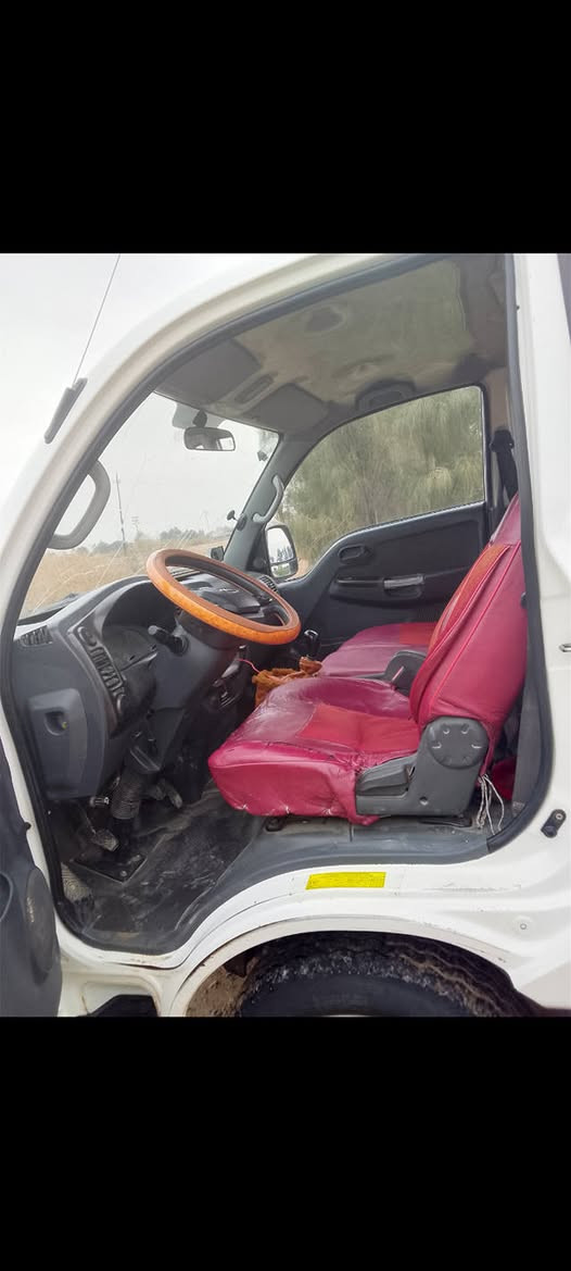 سلام عليكم سيارة كيا حمل موديل 2015 رقم بغداد باسمي انكليزي سياره نضيفه مال جناي تخم تاير محرك كير اكسن كله جديد شاصي حيل نضيف دواخل كشنات نضيفه تتفأه تبريد كله شغال تحويل ثاني يوم   عنوان التاجي (   *********** )
