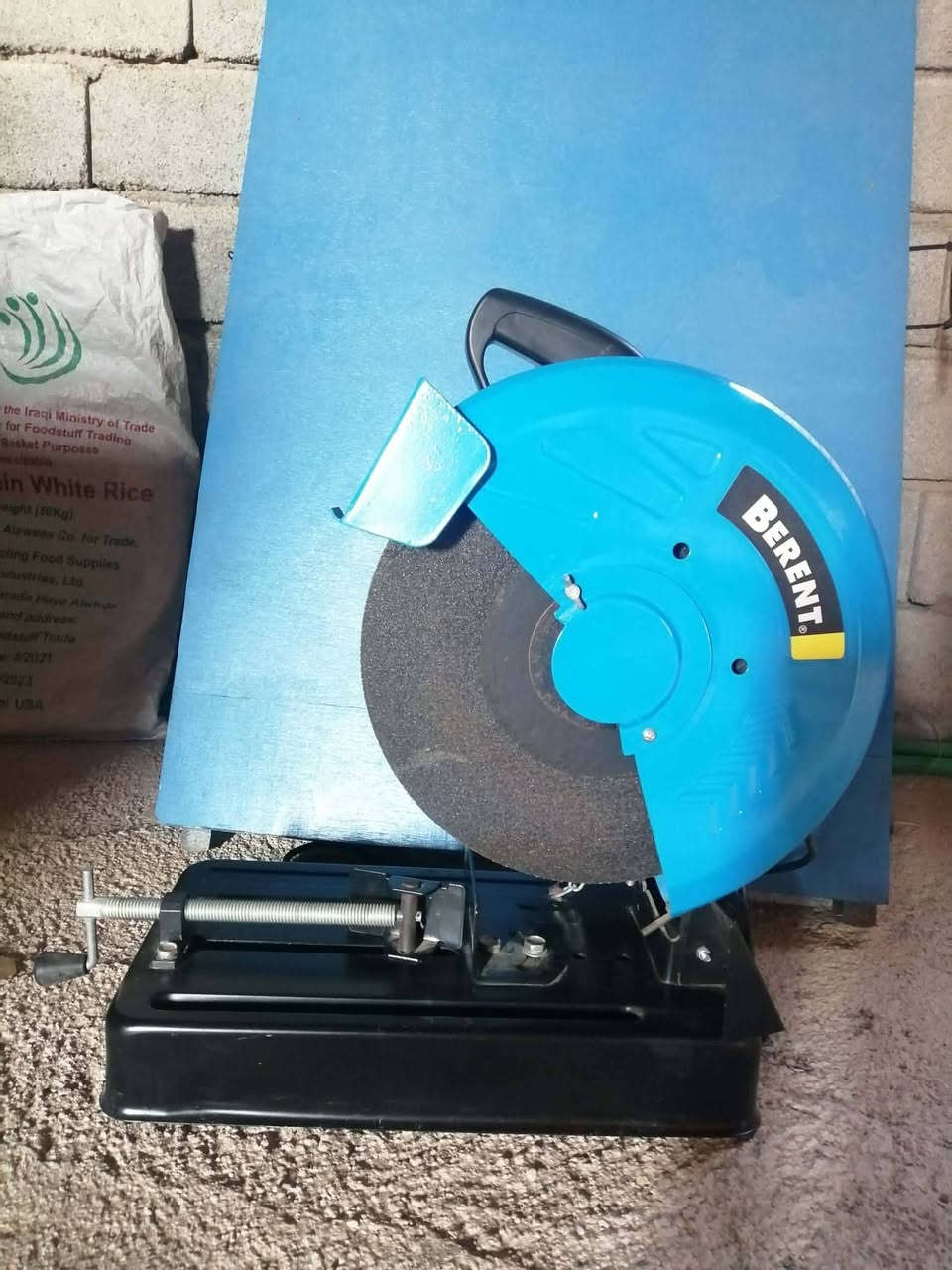 السلام عليكم للبيع السعر   . 70.الف قفل رقم الهاتف📞كوت حي الحكيم ***********
