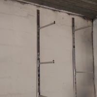 ؟  يوجد رف حديد ملابس يتكون من اربع مصاطر كل وحده مترتين ونصف ويتكون م...