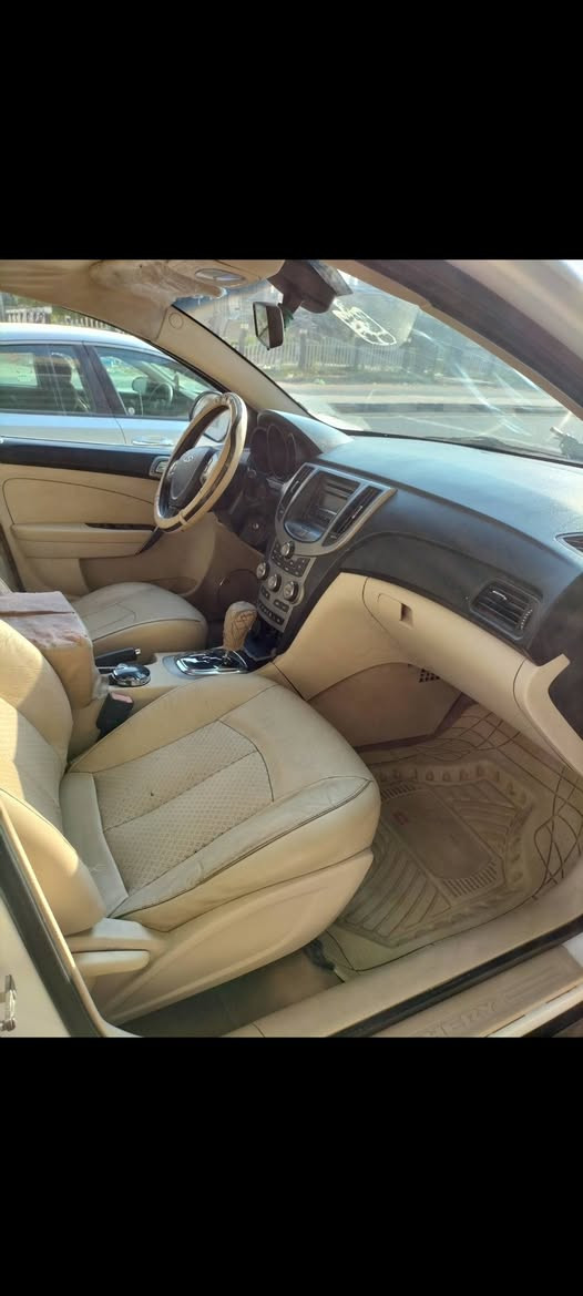 شيري a3 2013
السيارة مكفولة من الضربة والتبديل بيها رشات صبغ اثر تلگيط خياسات وبيها رصعات حالوب 
مكينة جديدة توني مبدلها 
مكاني ناصرية مركز 
السعر ب 47 وبيها مجال بسيط
للأستفسار الأتصال ع الرقم
***********
