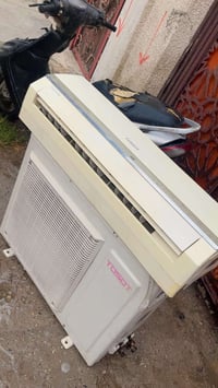 السلام وعليكم اخوان للبيع سبلت نوع توسوت الاصلي  2 طن غاز مفول وعل فحص...