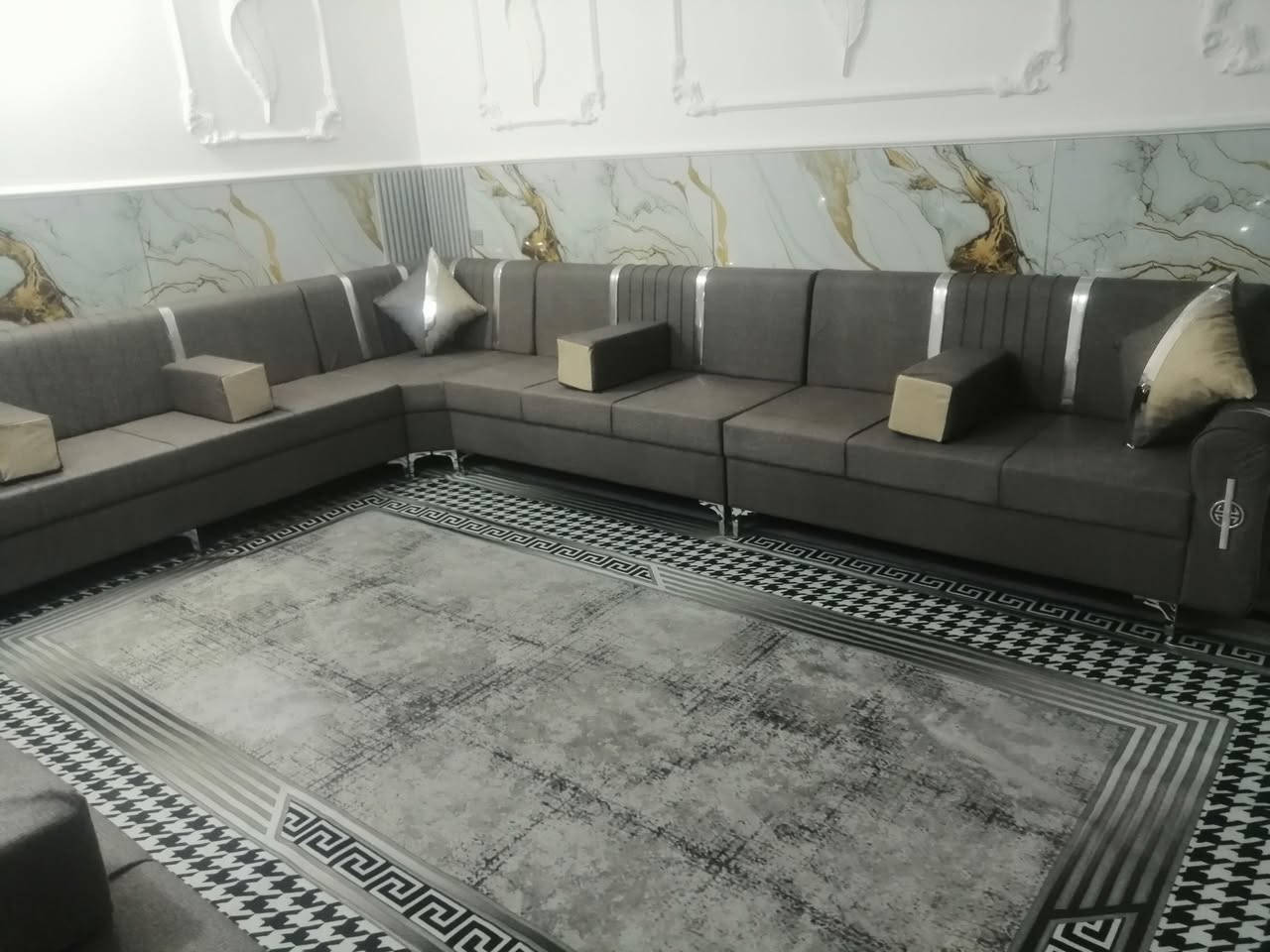 نعرض عملنا ديوان نجاره ودوشمه حسب طلب الزبون نتمنى ان ينال اعجابكم عنوان خانقين بختياري مقابيل الكوميته ***********
