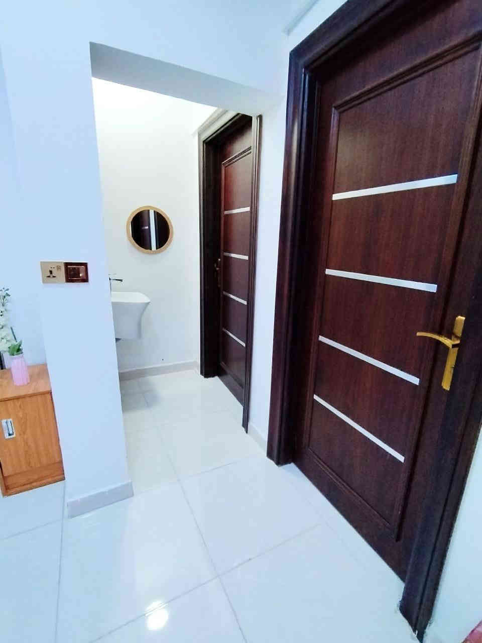 اعلان.....
بيت للبيع منطقة سيد علاوي عند ال رباط 
📏 المساحة: 100 متر 
📐 الواجهة: 12 متر
📐 النزال: 8 متر
📜 نوع السند: زراعي (سند 25)
🏗️ البناء: حديث، نظيف جداً
🧱 السقف: عكادة + سقف ثانوي لكامل البيت
🧰 العزل: السطح مفروش بطبقة إيزوكام

🔹 تفاصيل البيت:
غرفة نوم
صالة
مطبخ مفتوح على الصالة
برّاني
حمّام
مخزن في البيوتنة
....
السعر 60 مع المجال

للاستفسار اتصال على الأرقام التاليه

***********

***********

***********

مكتب الساعي للعقارات

العنوان سايدين حي الشرطه مقابيل أسواق الريتاج 😊
