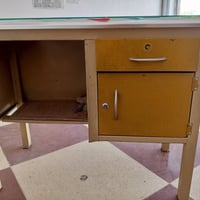 ميز مكتبي • حديد • للدراسة