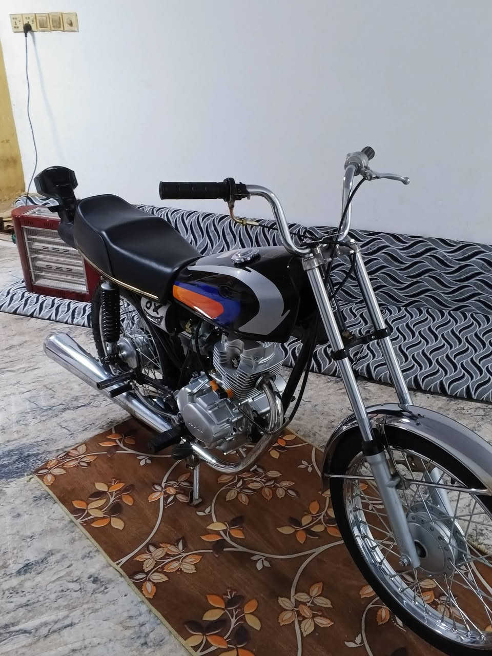 السلام عليكم
نامه اصلي شلامجه ام الباركود ثالث تبديلت دهن بعدهي عسحك ارواق سكنر كامله سعر 700 بيها مجال او مراوس  حسب لقناعه صير لوتي اكتلك ب🩴 مكان نجف حي النداء 
رقمي ***********
