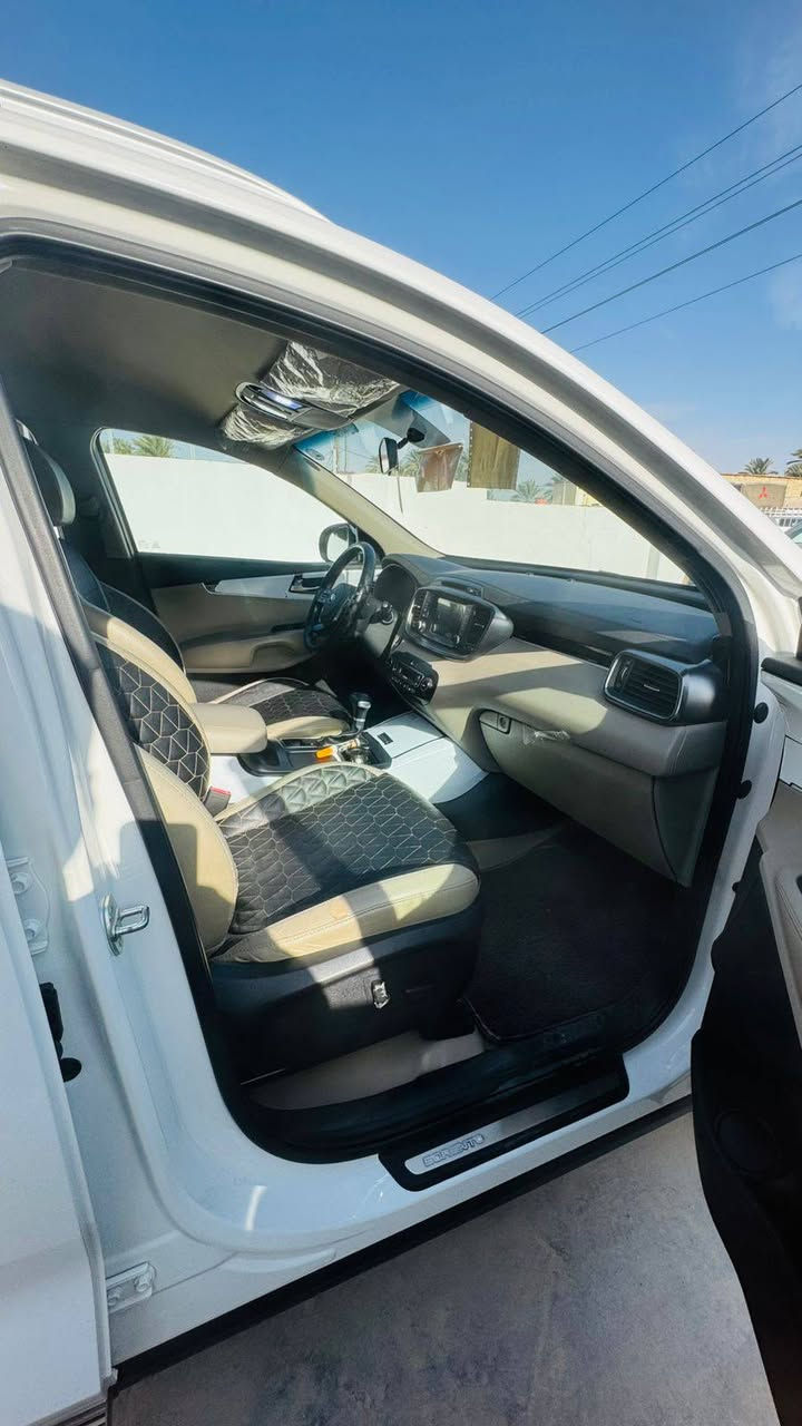 السلام عليكم سورينتو20 خليجي اربيل جديدة مكفولة شرط السونار ماشيه94 الف 
مواصفات
مكينة 6سلندر
7 راكب
بصمة ابواب وتشغيل
بردات جانبيه
حساس امامي خلفي 
شاشه كامره دوارة
شاحن لاسلكي
صندوق كهرباء
مرايات كهرباء
دبل شباك
لد امامي خلفي
مود درايف
لايت زنون 3 عدسات
دبل كشن كهرباء وجلد

واسط الزبيدية 
***********
***********
