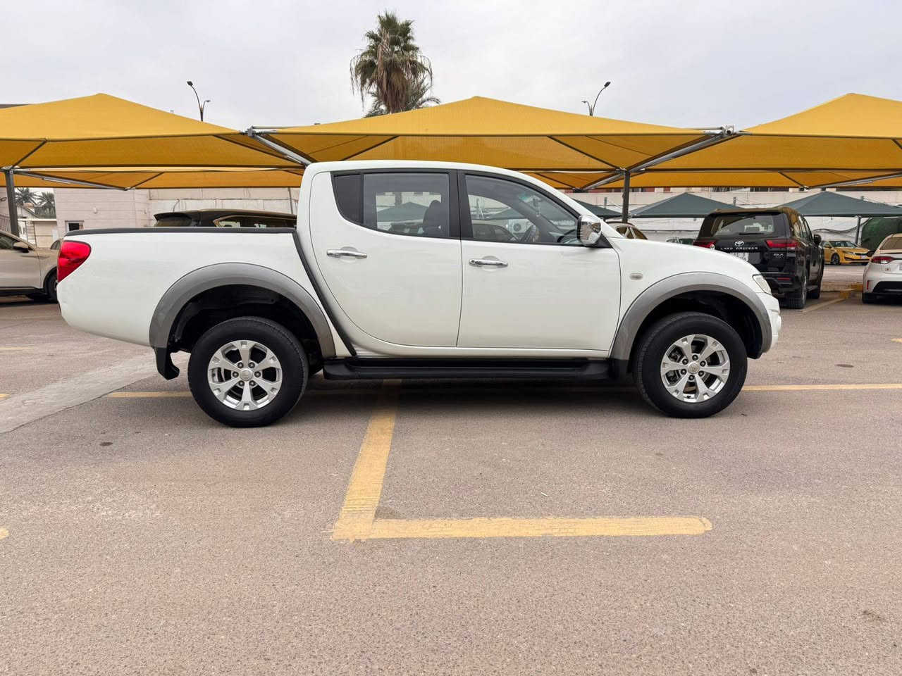 بيكب متسوبيشي L200 موديل 2015
6 سلندر بانزين

گير اوتوماتيك

فور ويل

السياره رقم بغداد باسمي سنويه جديده رقم جديد

مكفوله من الحادث و الصبغ السياره كله على وضع الشركه
ماشيه 76 الف كيلو 

السعر 184 ورقه وبي مجال شويه 

مكاني بغداد المنصور قرب مول المنصور
للاستفسار الاتصال على الرقم 
*********** اتصال 
*********** واتساب
