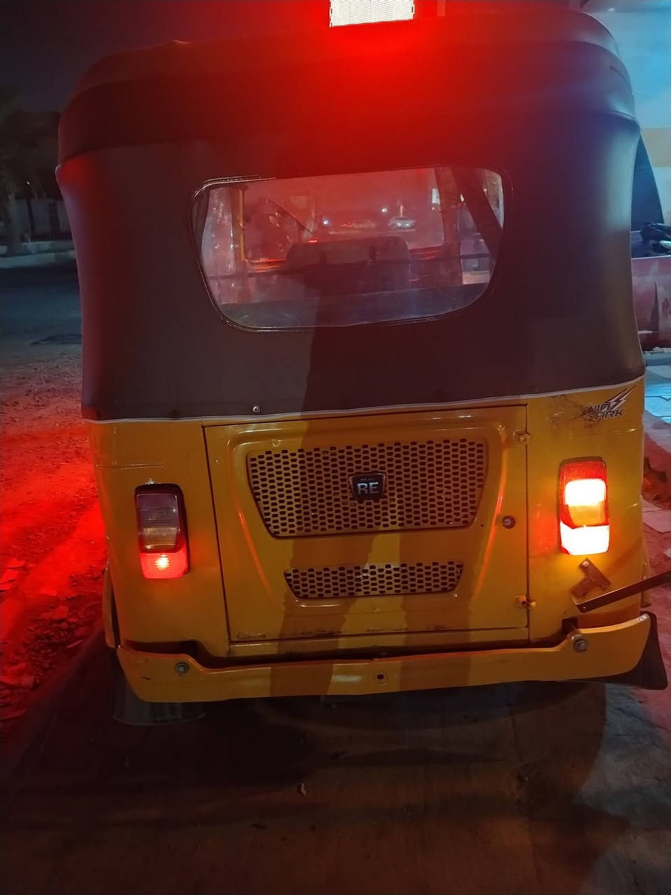 سلام عليكم تكتك لبيع ٢١ رقم انكليزي تحويل ثاني يوم مكان بغداد ام كبر والغزلان بيها ضربه بل لغد بارد  ومعمر دوسات *********** سعره ٧٥٠٠
