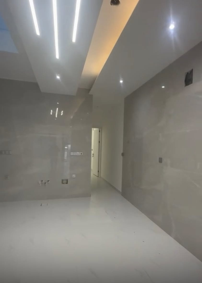 شقة للإيجار – طابق أول (زيرو)
📍 المنصور – حي دراغ
تتكون من غرفتي نوم، صالة، مطبخ كبير، وحمّام.
الشقة جديدة ولم تُسكن من قبل، موقع هادئ ومناسب للسكن العائلي.

📞 للاستفسار: ***********

#شقة_للإيجار #إيجار_المنصور #المنصور #حي_دراغ #شقق_للإيجار #شقة_سكنية #طابق_اول #شقة_زيرو #عقار_المنصور #إيجارا
