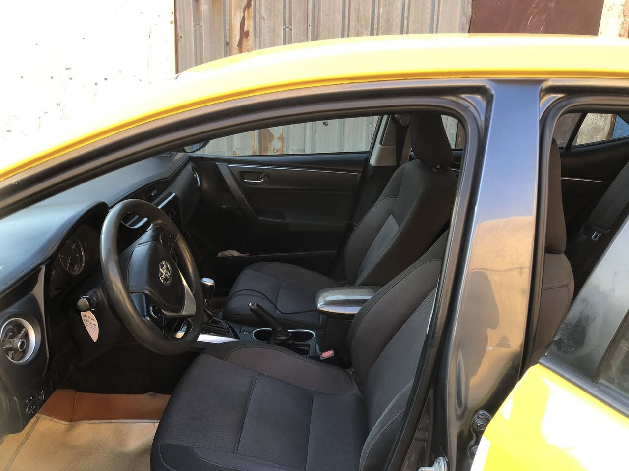 من رخصة الادمن كورلا صفراء للبيع موديل 2018 وارد امريكي حادث اقل الشبر الحاملغ الخلفي من الاسف فقط الجه اليسرئ البجم كبس السياره مكفوله كفاله عامه عدئ الحادث شوفتها احلا من الصوره حداديه عامه كبر مكينه وتبريد ثلج والتراب البصره مصفره غرامات وهيا شرط التحويل ثاني يوم السعر 150ورقه بيه مجال حق الجيه رقم الهاتف ***********
