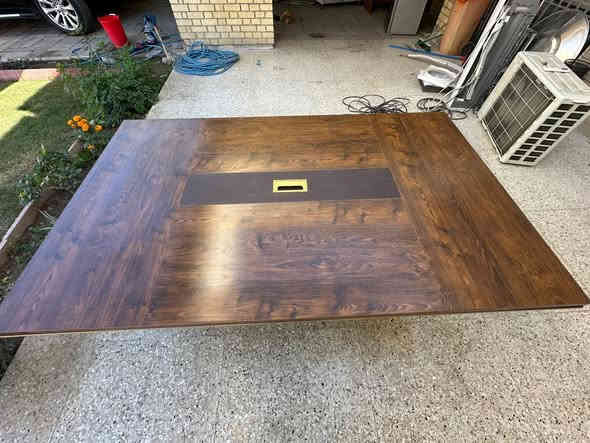 ,
ميز طعام ويرهم ميز مكتبي طوله مترتين وعرضه ١٢٠ سعره ١٧٥ 
كاونتر عرضه مترتين مع ملحق والسنك من ضمن الكاونتر مرمر سعره ٢٠٠قفل
بردات زيبرا قطعتين عرضها مترين سعرهم ٥٠قفل
ميوزة مكتبية ثنين سعرهم ١٥٠
ثلاجة جديدة سعرها١٥٠قفل
مكانهم بالكرادة ٦٢
***********
