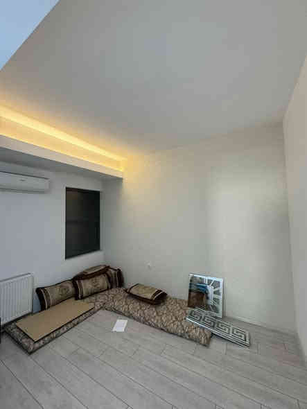 ⁨	شقة فارغة للبيع في مجمع / القرية الفرنسية 1 / بحالة ممتازة و موقع مميز
‼️ اذا كنت ترغب في بيع شقتك تواصل معنا على الارقام التالية 

السعر / 9 دفاتر و 90 ورقه و مجال

مجمع / القرية الفرنسية 1 / دهوك

الطابق / 12

الاتجاه /  جنوب 

المساحة / 184 م

 غرف نوم عدد 3 + غرفة من الغرف سويد /  استقبال /  مطبخ /  صحيات / بلكونة

‏‎‏‎للاستفسار الاتصال على 

‏‎‏‎مكتب VIP للعقارات / دهوك 

*********** /  *********** 

‏‎‏#realestate #duhok #عقارات #explore #viral #fyp⁩⁩
