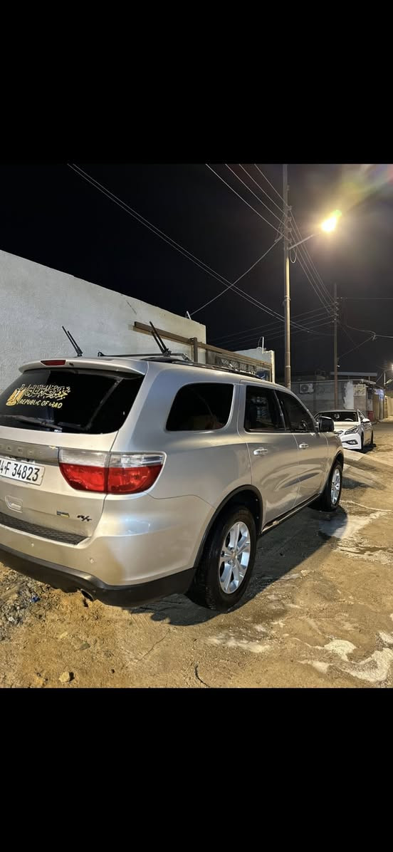 السلام عليكم مرخصه الادمن المحترم دوج دورنكو وراد كندي مكينه 3600 تبريد خير من لله السياره جاهزه للأخير حداديه تخم تاير حداديه 100/100 قبل شهر مسويه السياره نص فول بصمه عده ( التنته) ما ناقصه اي شي لايتات زنون 
بأسمي رقم الجديد 
السعر .. 160 
مكان السياره ابي الخصيب 
رقم الهاتف ***********
