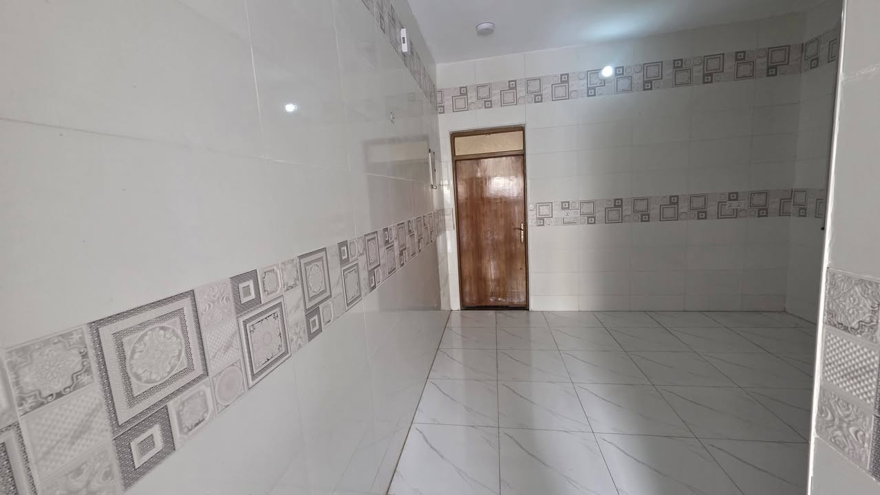 بسم الله الرحمن الرحيم
مشتمل مساحه 150 متر بصف الركن عشرين متر عن المدرسه گدامه بارك لوقوف السيارات  طابقين كامل بناء حديث.. متكون من استقبال  ومبطبخ حار وبارد مع صاله عدد ثنين  وثلاث غرف نوم
المكان كوت حي الحوراء  مربع الظباط
 الاتصال ***********   ابو مهدي
