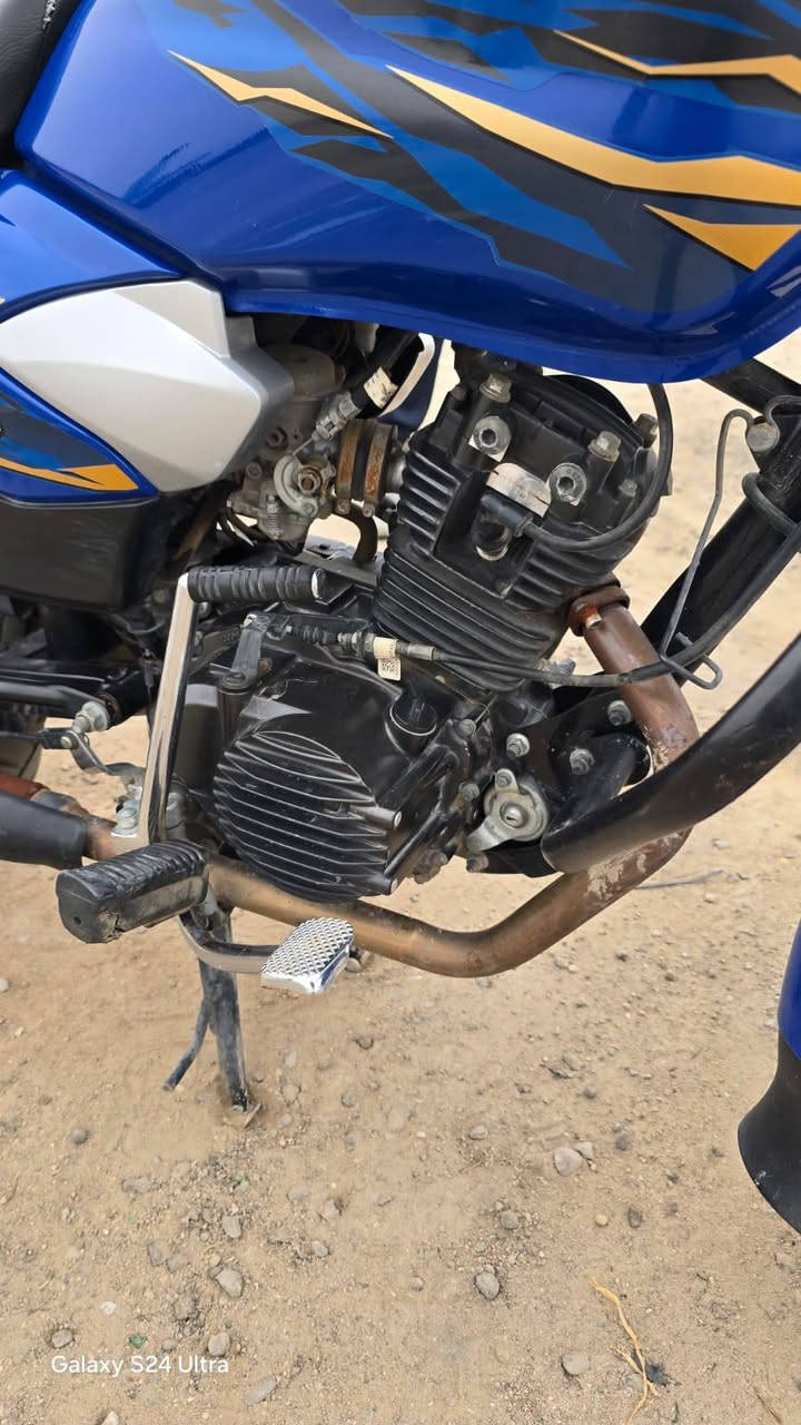 مرحبا دراجه هندي نضيفه مامفتوحه ابد شوف عينك تجي وتشوف اوراق اصوليه موديل 23 طالعه ب 24// البصره الخليليه السعر مليون 850وبيها مجال اني مكلف بلنشر رقم صاحب الدراجه اتصل ***********
