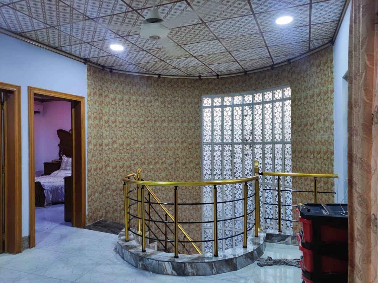 #عروضات_مكتب_قصر_نينوى
 دار للبيع حي الملايين الأولى 

المساحة ⬅️240
واجهه15 السعر 155مليون وبي مجال
الطابق الاول ◀️غرفتين  نوم وغرفت طعم صحيات وهول واستقبال ومطبخ 

الطابق الثاني ◀️ثلاث  غرف نوم   وصحيات واهول وبيتونه  

ملك صرف شارع تبليط بعرض 12 اتجاه شروق 

للاستفسار اكثر مراجعه مكتب قصر نينوى  او الاتصال على الارقام التاليه

نستقبل عروضكم العقاريه على الماسنجر أو الواتساب 
 
***********                                 
 
***********  واتساب                        ‬
