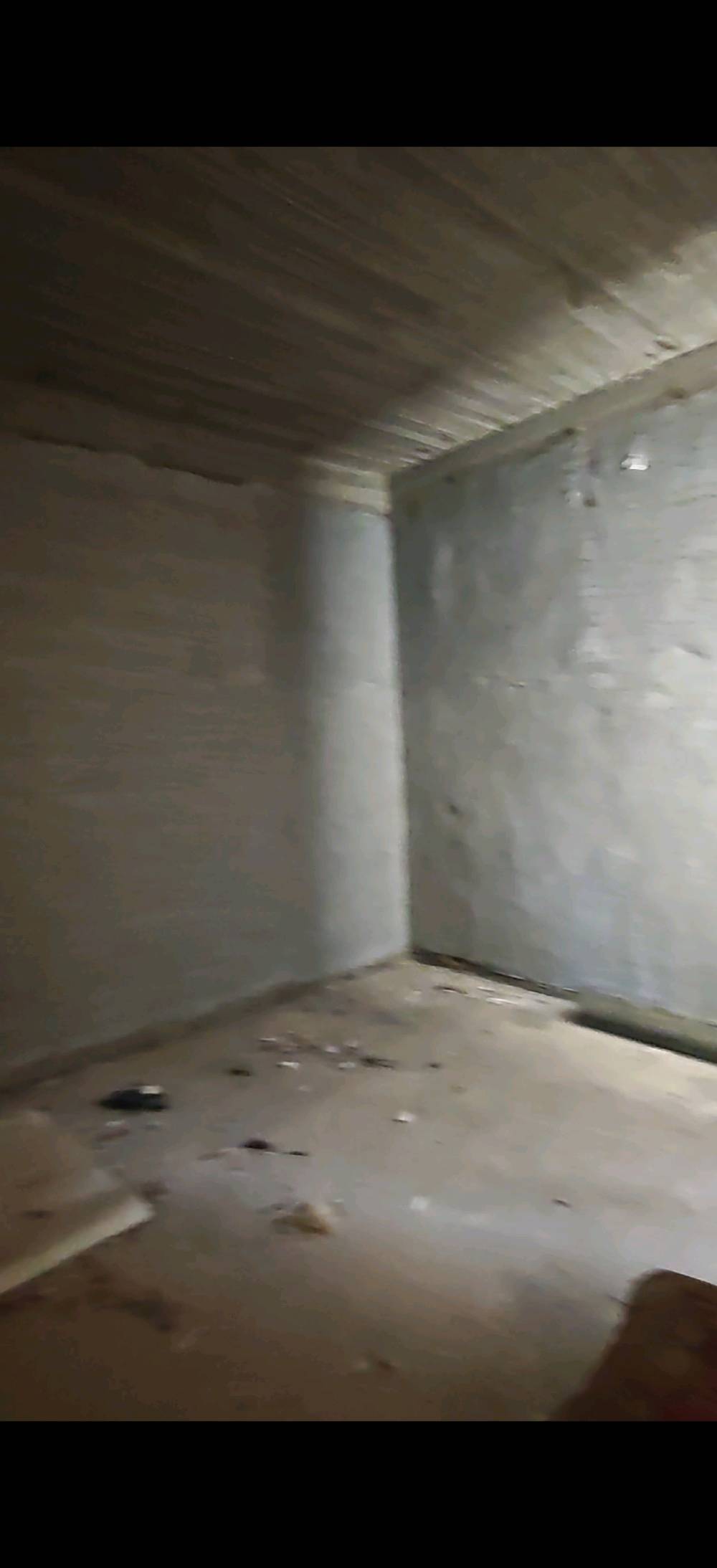 بيت للبيع  100 متر مربع 10×10
النجف / قضاء المشخاب حي المعلمين نزله الصناعي قريب على التبليط
مرقم بلدية 
اساس كونكريت مسلح

بناء الطابق الاول طابوق وسقف كونكريت مسلح

يتكون من صحيات داخليه وخارجيه و استقبال ومطبخ مفتوح على الصاله وغرفه نوم.

والطابق الثاني بناء ثرمستون و سقف كونكريت مسلح يتكون من صاله جبيره وصحيات.

تأسيس ماء ومجاري كامل مع صبه الارضيه سكريد. يعني مباشر طبك ارضيه بالمادة

تأسيس كهرباء بواري دفن

ملبوخ داخل وخارج اسمنت. والحمامات والمطبخ ملبوخ مساطر.

***********