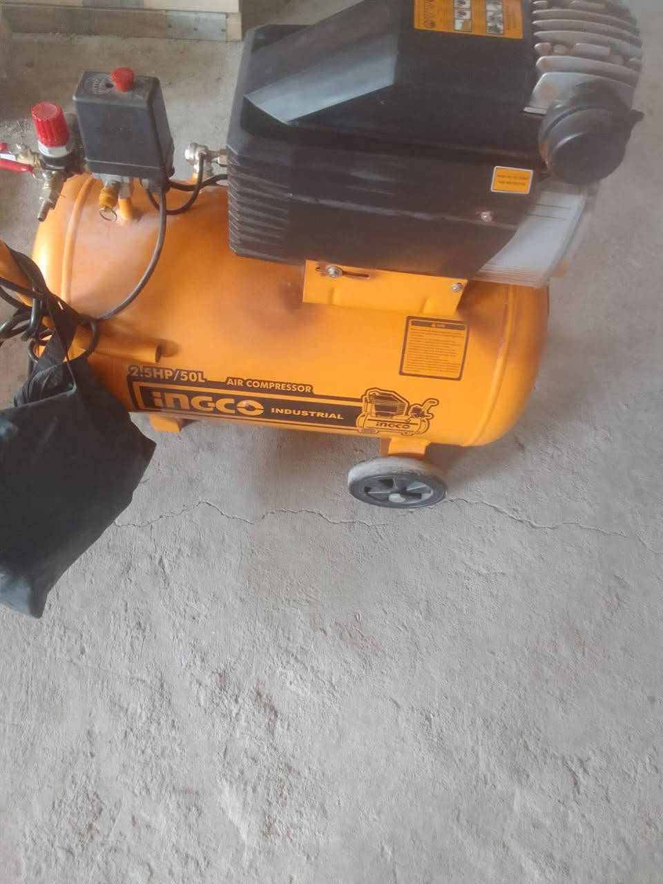 كمبريسر حجم 50 استخدام مره واحده السعر 160،، الناصريه حي اور ***********
