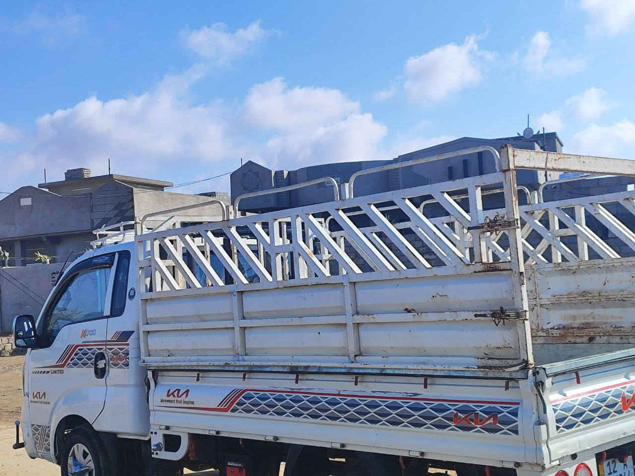 سلام عليكم كيا حمل موديل 2013 رقم نينوى/سنوية جديد كير شرط اكسن شرط شاصي شرط بدون صبغ /محرك بي صرف حصه كاز بي كهربائيّ شغال شرط تحويل مكان موصل حمدانيه /***********/***********
