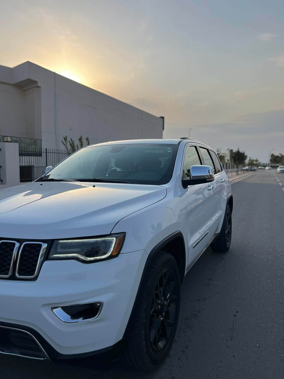 گراند شیرۆکی ٢٠١٨ خلیجی limited
کلین بەس چاملغەکی کەمەک کارتی هەیە
پانوراما
دبل ئەکسل
شاشە گەورە کوشین سارد و گەرم 
٧٧ هەزار ڕۆیشتیە
سندوق شفت
کوشین خەزن
سعری ٢٦٥ و مجال
*********** أربيل, العراق
