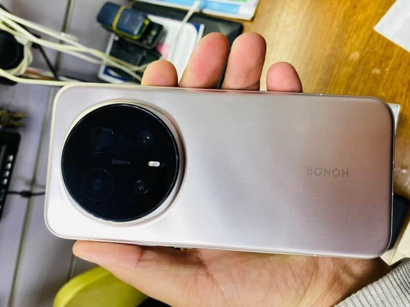 هونر 8 magic برو ذاكرة 512 استخدام اسبوعين نضيف كلش واي شي بي ع مسؤليتي جهاز نظيف وبي ضمان سنة 
ويا ملحقاتة كاملة عدة الساعة 
 للتواصل واتس اب او ع رقم 
***********
السعر 1٫200 وبي مجال للشراي ويدلل
