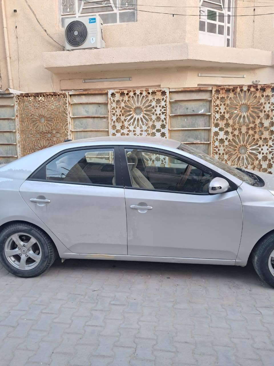 كيا فورتي ٢٠١٠ مصبوغه حزام رقم انكليزي  سنويه جديده شاشه لمس كاميره خلفيه محرك ٢٠٠٠ دوش المكينة تنقص شبه كايمه بس تمشي السعر ٦٥ وبيها مجال *********** مكلف بالنشر لحد يراسلني على الماسنجر هذا رقم الولد اتصلو عليه
