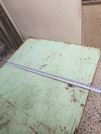 ميز حديد • ٦٧ ميز • بحالة جيدة