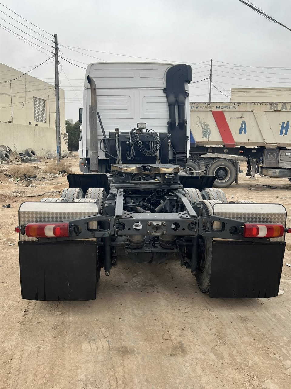 للبيع 2009 بلسنويه قلاب راس قاطره معلايه 21 بسمي سنويه  29 السعر  725  وبيه مجال المكان الرمادي    رقم الهاتف. ***********
