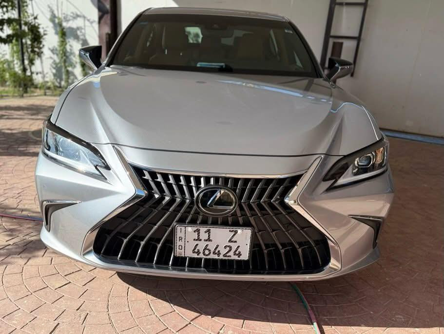 LEXUS ES 300h 2023
عداد53الف كم
مواصفات :
اللون سلفر ميتاليك وداخل جلد 
نظام هايبرد اقتصادي جداً
كراسي تدفئه تبريد 
ستيرنك هيتر
 رادار امامي وخلفي
نقطة عمياء
شاشة كبيرة نظام اندرويد وابل كار بلي
ويل كروم 
بصمة دخول ذكي
مري كهرباء مع ضوء تحذير
الضرر : 
جاملغ امامي يسار مبدل اصلي ومصبوغ
ربع باب السائق صبغ*
تعديل بارد جاملغ خلفي جهة السائق
صار حالوب جدا خفيف هنا بالعراق جهه عكس السائق
السياره نظيفة جداً بالواقع
رقم الشاصي :
58ADA1C1XPU032132
السعر27000$
بيها مجال
موبايل :***********
واتساب
