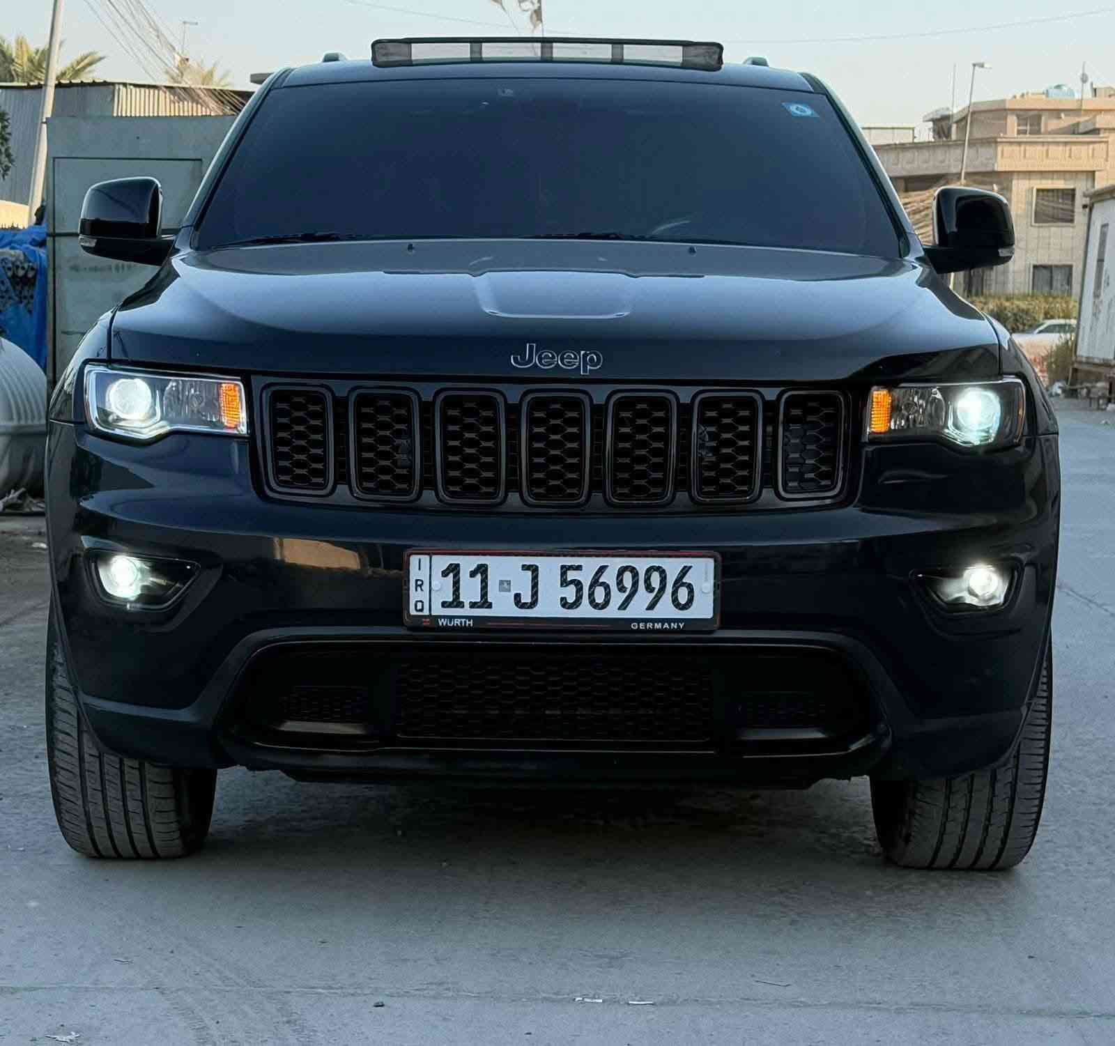 جيب كراند شيروكي بيع او مرواس
الموديل2020 رقم بغداد فول مواصفات 
اللون أسود، السيارة ماشية ٧٣ ألف ميل
سعة المحرك 3600 فور ويل 

مواصفات السيارة معروفة فول ١/١ ما عدا الجكات:
١-نسخة
٢-رادار أمامي و خلفي 
٣-أصطفاف آلي اوتو بارك
٤-تحذير الخروج عن المسار 
٥-نقطعة عمياء 
٦-كراسي جلد مع تدفئة 
٧-كراسي تحكم كهرباء جهتين 
٨-ذاكرة لحفظ وضعيات الجلوس
٩-ويل كب 20 
١٠-ستيرن كهرباء
١١-فتحة سقف بانوراما
١٢-شاشة كبيرة 8.4انج
١٣-نضام eco
١٤-أشاير بالمري 
١٥-حساس أمامي و خلفي 
١٦-جنطة كهرباء
١٧-نضام تشغيل و أطفاء اوتوماتيك للمحرك عند التوقف ( اوتو ستارت )  
١٨-نظام بريك اوتوماتيك خلفي
١٩-دمام خلفي
و مواصفات اخرى.
الحادث : بنيد وجاملغ ايمن والباقي مكفول  
للتواصل واتساب *********** ملاحضه التضليل شايله السعر المطلوب ٢٤٠ وبيها مجال
