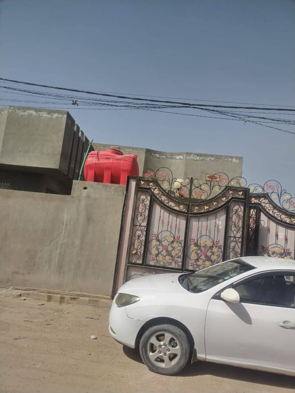 السلام عليكم دار لبيع مساحه 250متر شارع الصب مقابيل قريه الغدير خلف المطحنه الرحاب عقد زراعي قرار 117خاضع لتطويب  لتفاصيل أكثر اتصال على هذا رقم بي واتساب *********** السعر 60مليون وبي مجال بسيط
