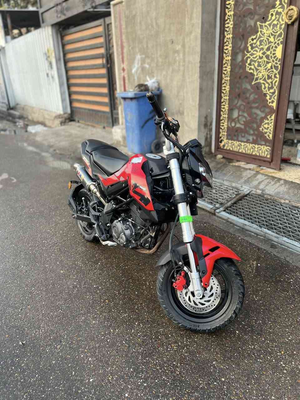 سلام عليكم مرخصت مدير الكروب دراجج بنلي 135 cc مرقمة سنوية ورقم الماني جدد لا غرامة ولا شي دراجة بسمي ثاني يوم احولك محتاج فلوس ورد ابيعهة دراجة خير من الله الله شاهد ولا نقص بيهة نكرة سلف 
مكاني بغداد مدينت الصدر قطاع٨ 
هاذ رقمي ***********
دراجة عارظهة بمليونين
