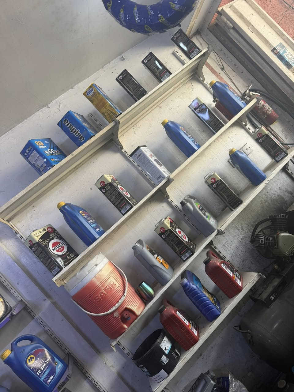 السلام عليكم
محل كامل للبيع اي نقص ما بيه شغله الحمدالله 
خالعات عدد ٢
كمبريسر كبير 
بلنص حديث 
دهن بيه خير من الله كافه الكثافات وشركات ستندر 
فلاتر دهن متكامله لجميع السيارت 
مبرده جديده 
صوبه جديه 
لغم كامله جميع الحجام 
اسباين كامله 
تايرات مستعلمه اكثر من ٣٠تاير
تايرات تكتك جديد  
تايرات دراجه ١٧-١٨
تايرات داي وان 
تايرات درجه حجم ١٠-٨ جديد 
حوض ماء لفحص التاير 
دريل جديد 
اكو هوايه شغلات بيه بعد تجي وتشوف بعينك 

المحل موقعه السيديه -حي العلام -بشارع البداله-مقابيل المصرف الأهلي العراقي مجاور أفران العلام بضبط 

رقم عليه واتساب 
أو اتصل خط 

***********
سعر المحل ٣٠ مليون بيه مجال
