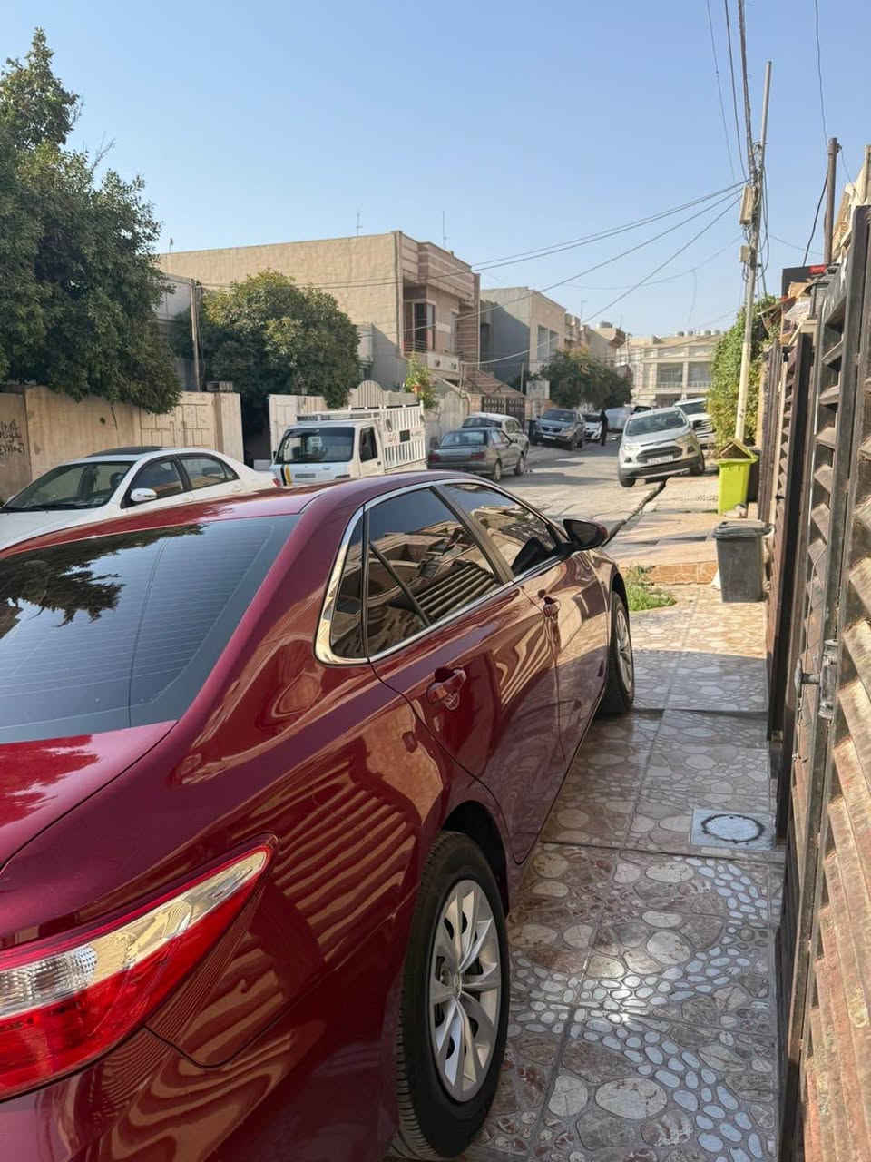 کامیری 2017 LE
• تایبەتمەندییەکان: ماشاءالله سەیارەیەکی زۆر خاوێنە و ماندوو نەکراوە.
• بۆیاخ و سەبەغ: وەک سبوخی تەنها بۆنیتی سبوخە، تۆزێکیش شانسی گرتووە لای سەکنی
• تێبینی: هەندێک تەعدیلیشی هەیە.
نرخ:١٤٥

• ژمارە: [9689 452 0750] أربيل, العراق
