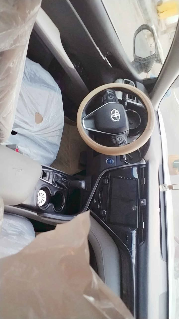 سلام عليكم  كامري هايبرد تكسي دبي صبغ عام اصل لون رصاصي بدون تغير لون ع اصله مبدل جملاق امامي محرك وكير وبطاريات  كفاله 
محرك 2500 تشغيل بصمه ابواب  بصمه  تشغيل شاشه اندرويد اتو هولد ثلاث وضعيات قيادة  سايد بريك دكمه تحكم ستيرن جهتين  مثبت سرعه رقم نكليزي جديد نتهي سنويه 2030 تحويل ثاني يوم سعر 130   مكان بصرة *********** البصرة, العراق
