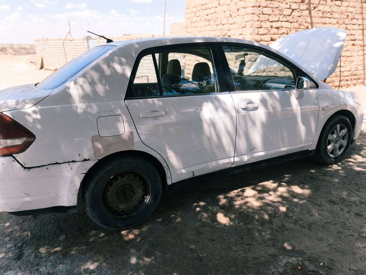 رنيسان تيدا موديل 10وراد خليجي 1600مكفوله تبريد تدفىه ماشيه 100حقيقي 80وبيها مجال رقم بغداد ***********
