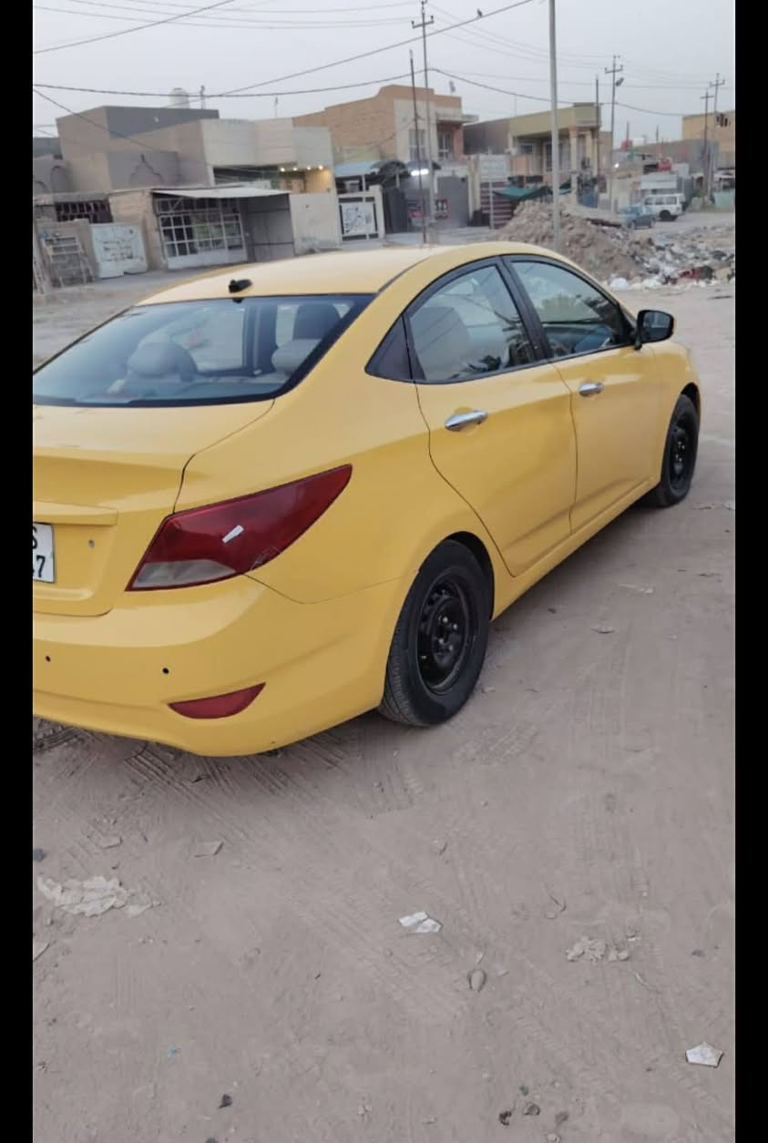 السلام عليكم اكسنت 2016 وارد أمريكي بيه جاملغ الامامي مبدل والباقي ليبل واحد مكينه وكير حداديه جديدة تبريده جاهزة السيارة  السعر 93 وبيه مجال قليل الإتصال ***********
