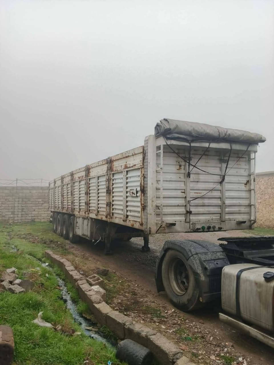 للبيع عربانه اربع دناكير فصال دشالي طولها 13 وعشرين طخم تايرات جاهزه للشقل للستفسار ***********
